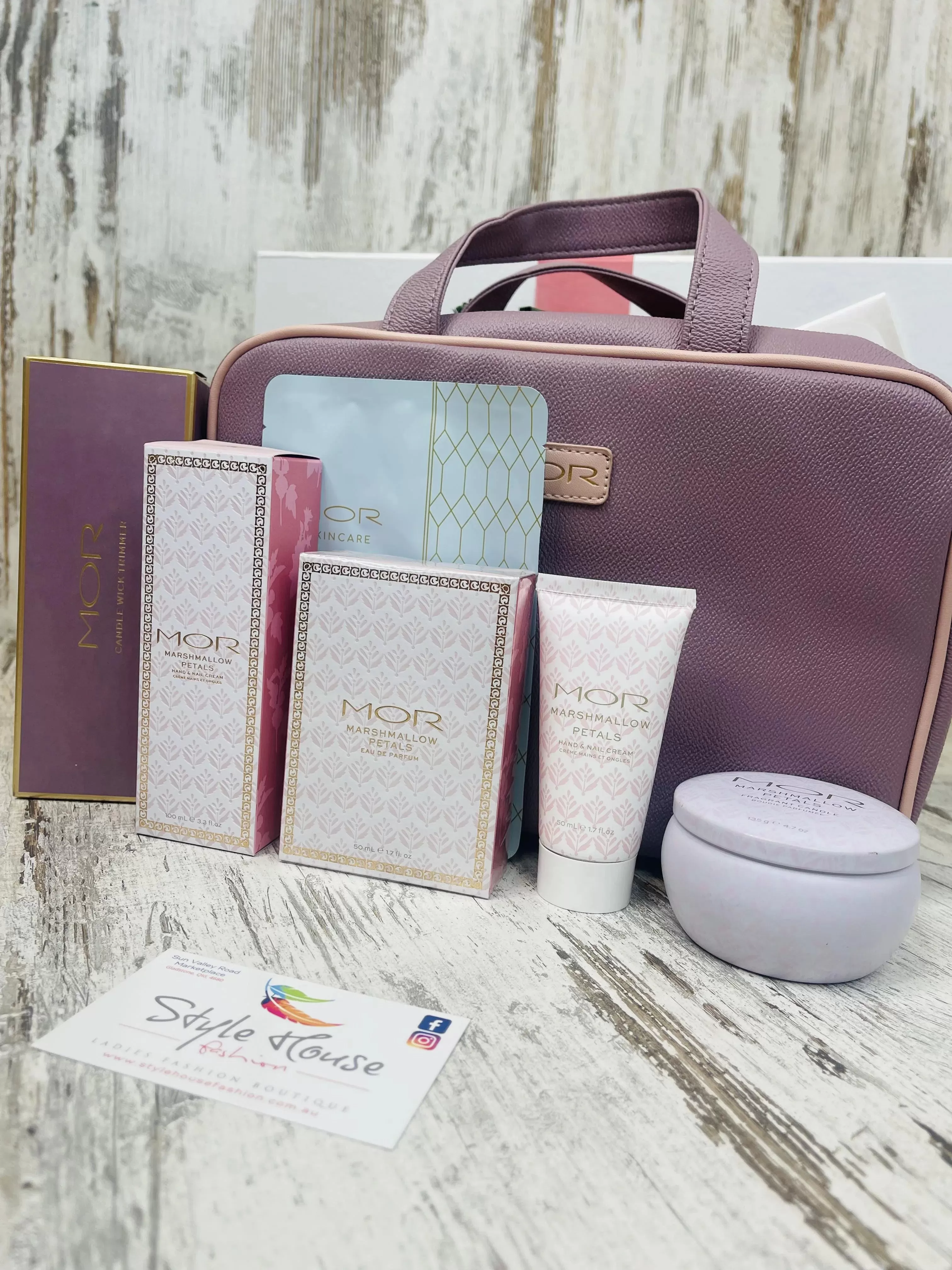 MOR Marshmallow Petals 'Lay Me In Petals' Lux Gift Pamper Box