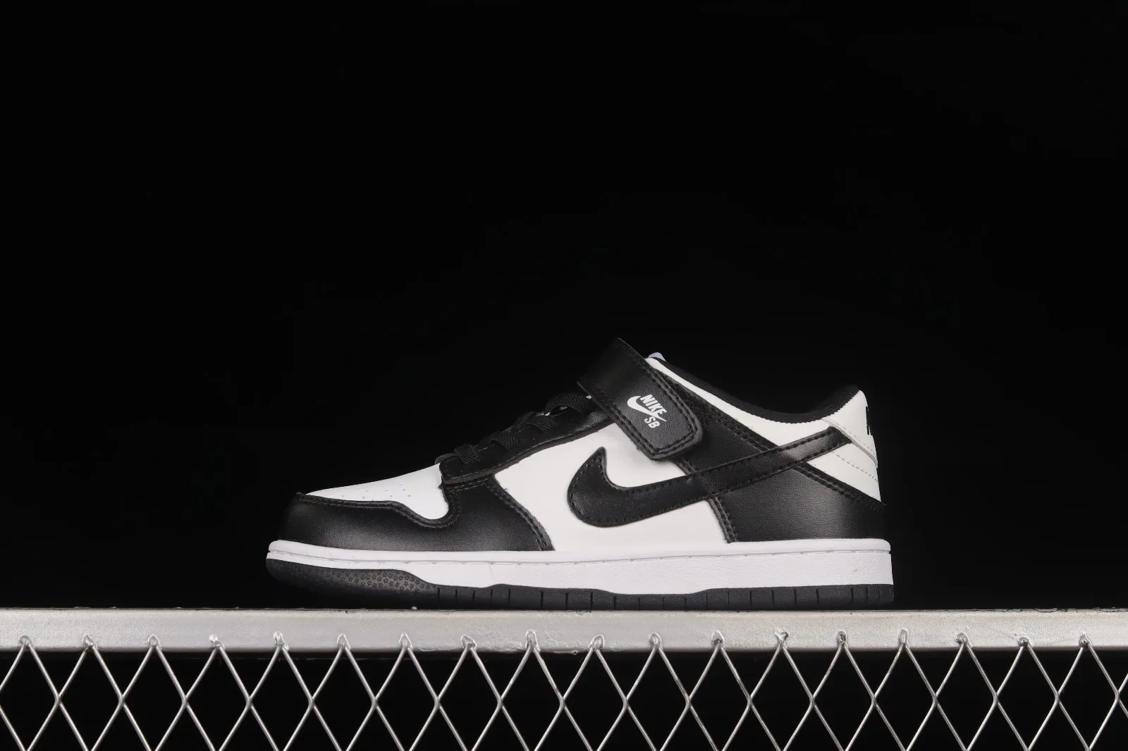 Nike SB Dunk Low Pro Black White Kids Shoes CW1590-105