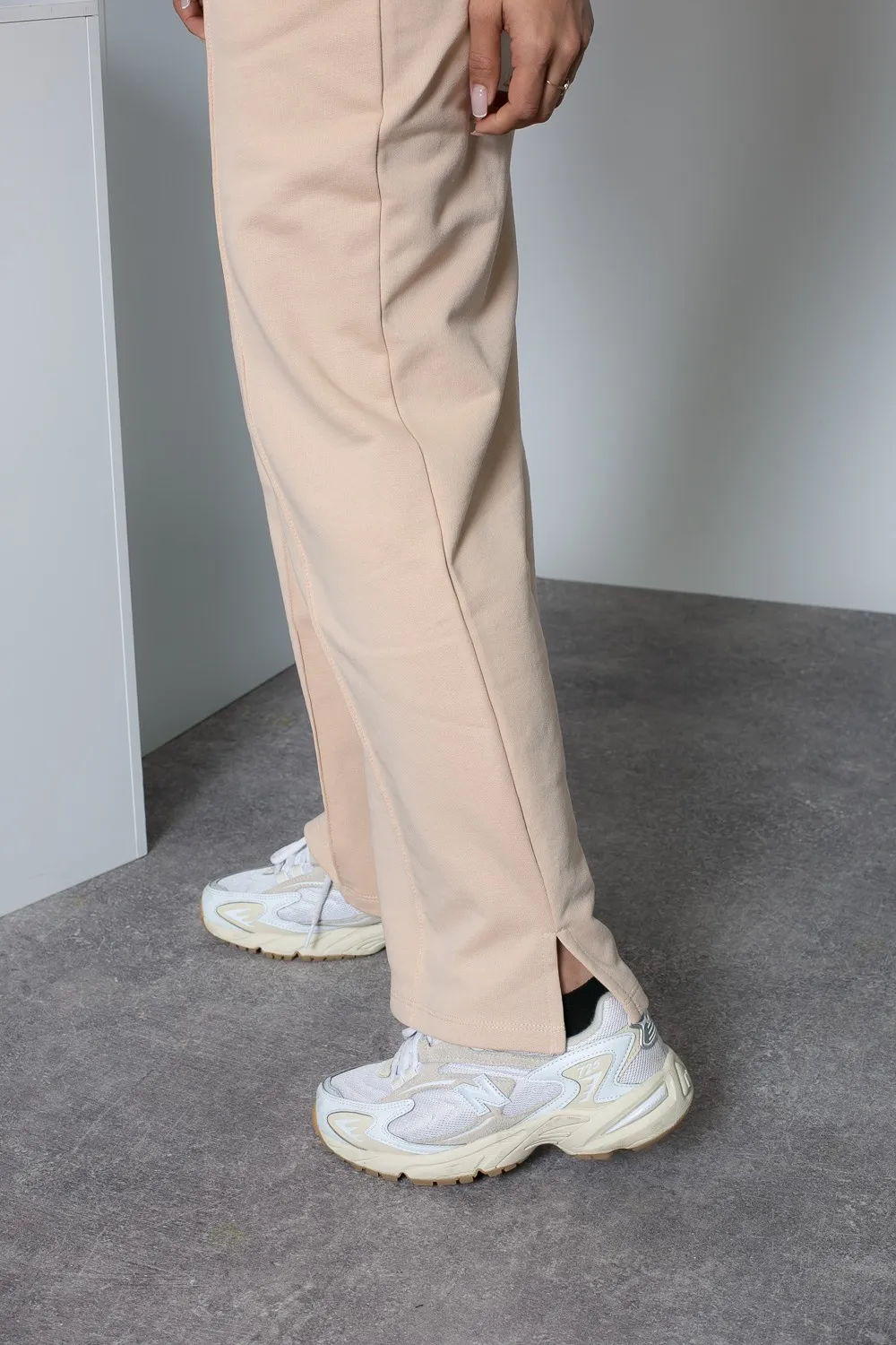 Pantalón jogging ancho beige